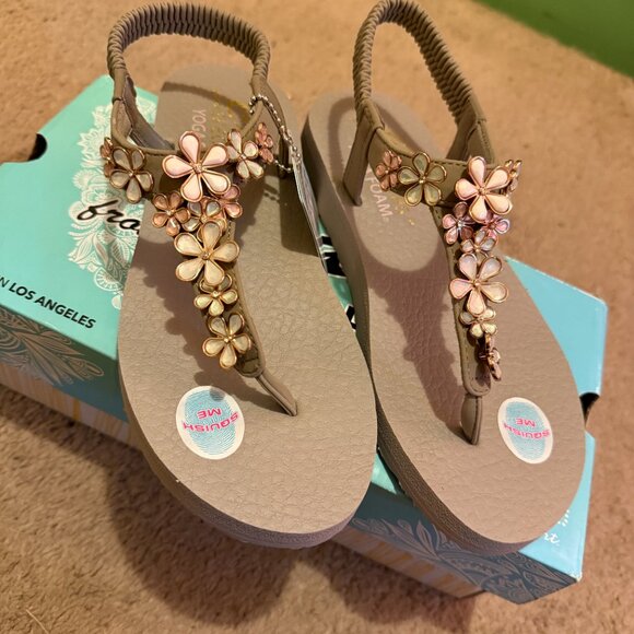 Skechers Cali Meditation - Glass Daisy Flower Sandals NWT - Picture 3 of 8
